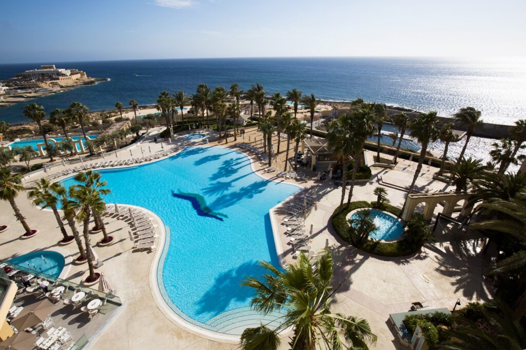 web_Main Pool 4